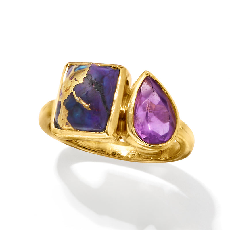 Gold toi et moi ring featuring square purple-and-blue stone and teardrop-cut amethyst