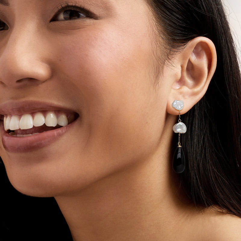 Keshi pearl and black agate drop earrings in yellow gold, worn
