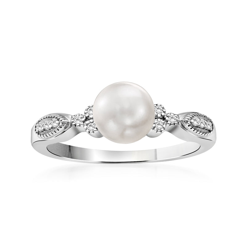 14kt white gold ring with round cultured pearl and diamond side accents