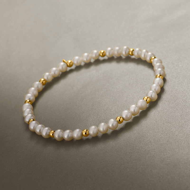 Cultured pearl stretch bracelet with gold spacer beads, close-up