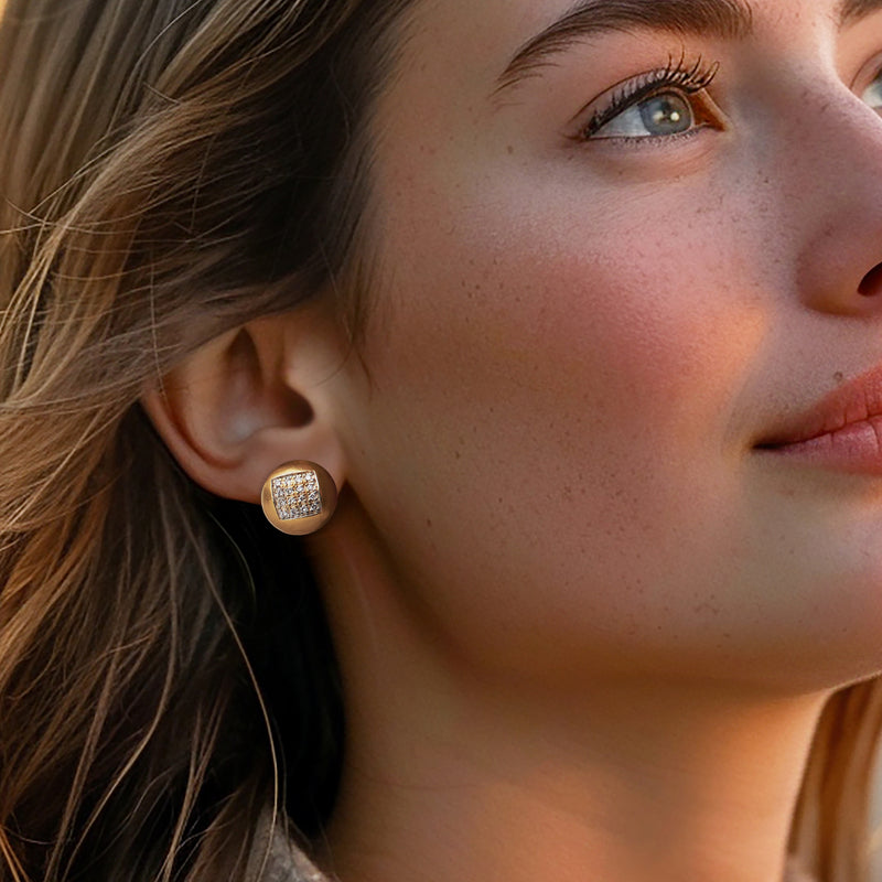 Vintage diamond stud earring in 18kt yellow gold