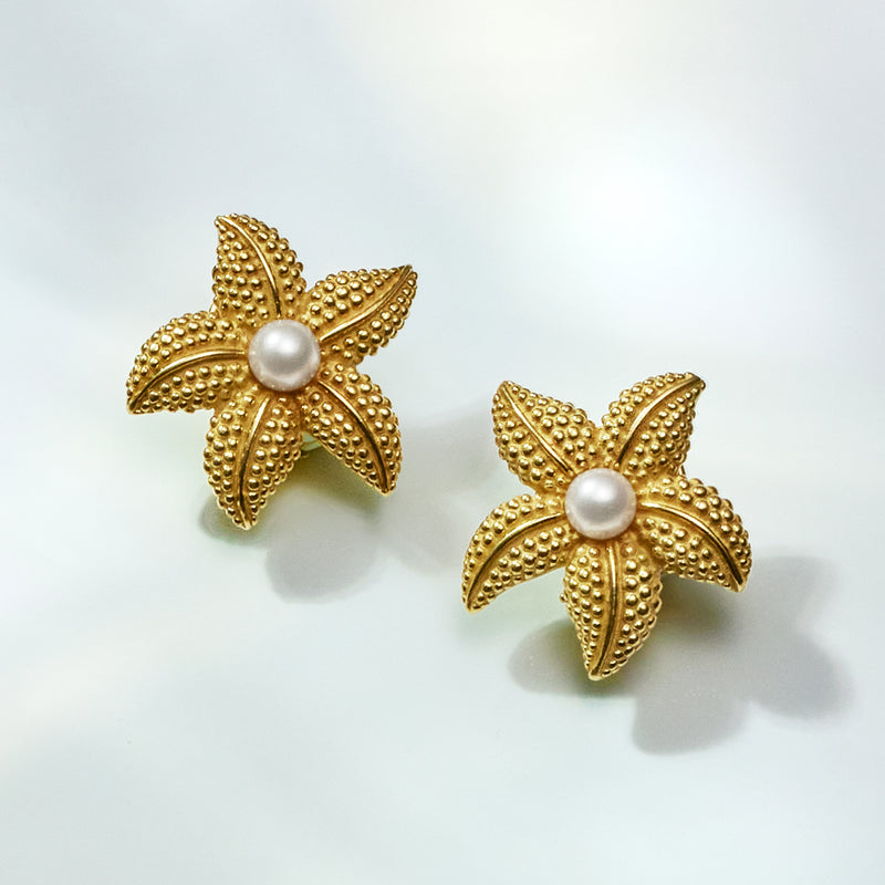 Textured starfish stud earrings in yellow gold with white round pearl