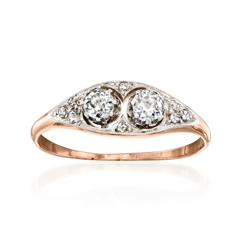 Vintage 18kt yellow gold diamond ring with three round stones in an engraved setting