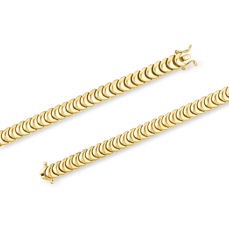 Yellow gold caterpillar-link bracelet, chain links and clasp end detail