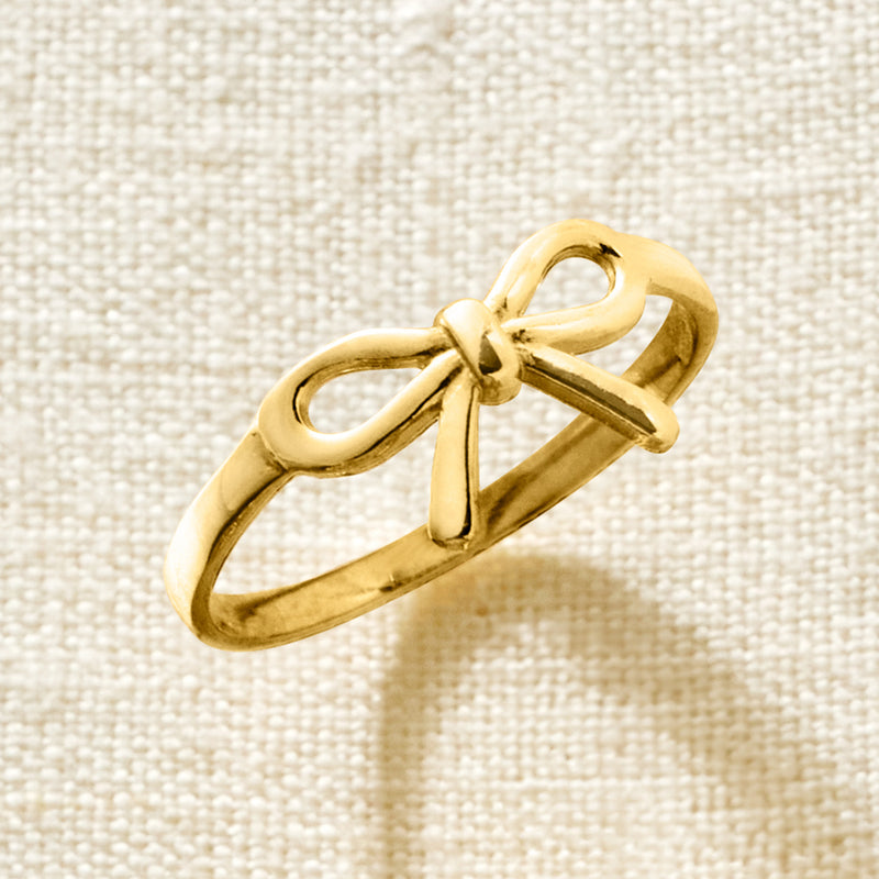 Polished 10kt yellow gold bow ring with looped ribbon design