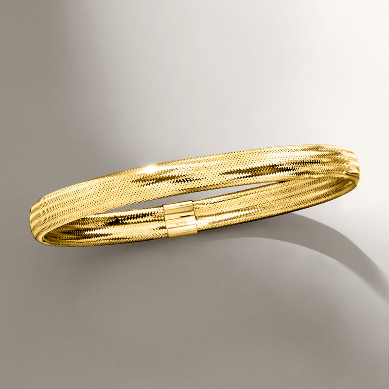 10kt yellow gold mesh bangle bracelet, end view with rectangular clasp