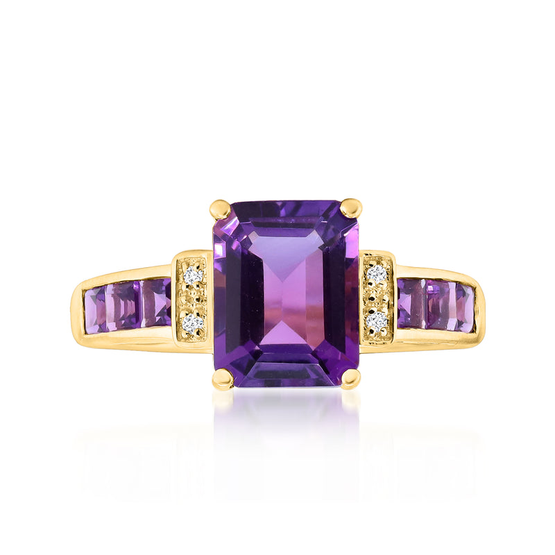 Amethyst ring in 14kt yellow gold with diamond-set shoulders and square purple center