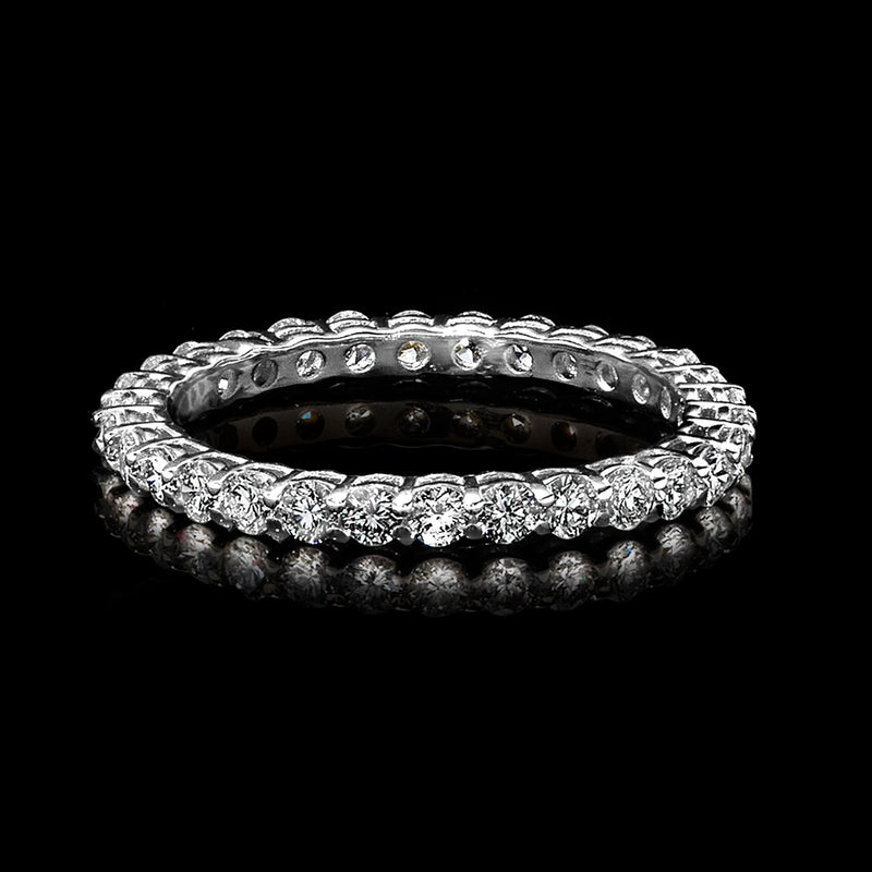 Diamond eternity band with round diamonds and scalloped setting in 14kt white gold