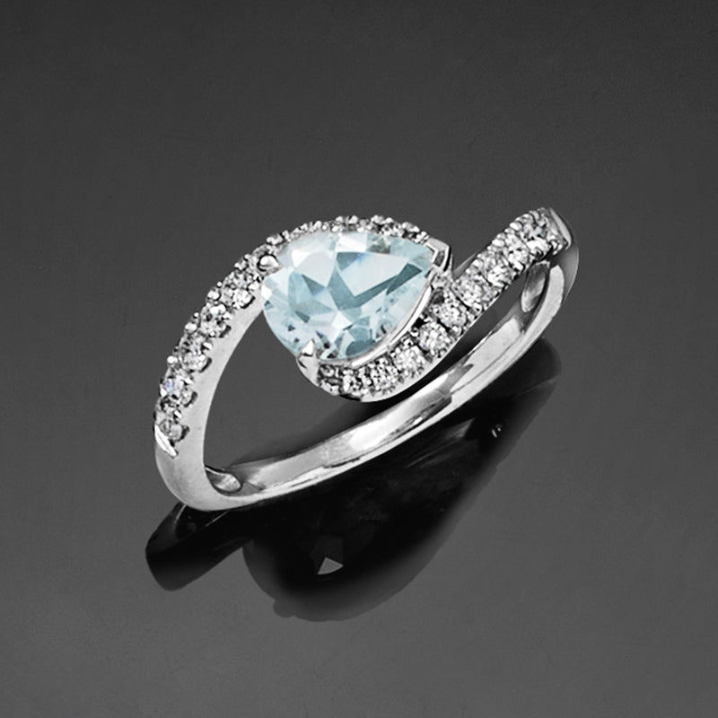 Pear-shaped aquamarine and diamond ring in white gold