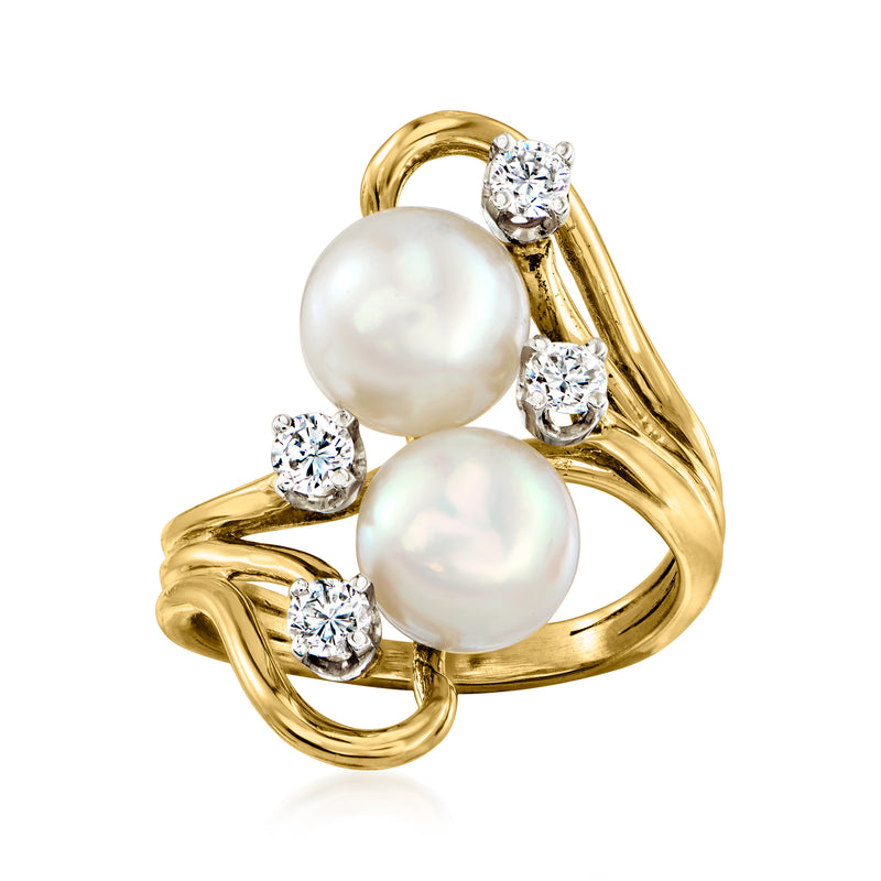 Vintage cultured pearl and diamond ring in 18kt yellow gold, three-pearl design