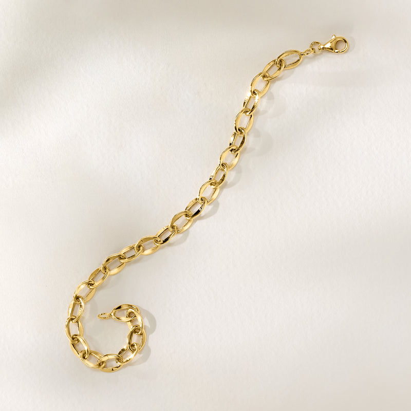 Yellow gold oval-link chain bracelet with lobster clasp
