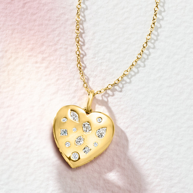 Gold heart pendant necklace with diamond-look stones, heart-shaped pendant