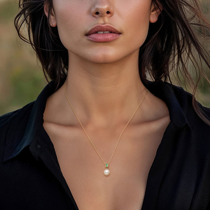10kt yellow gold pendant necklace with green emerald and white pearl
