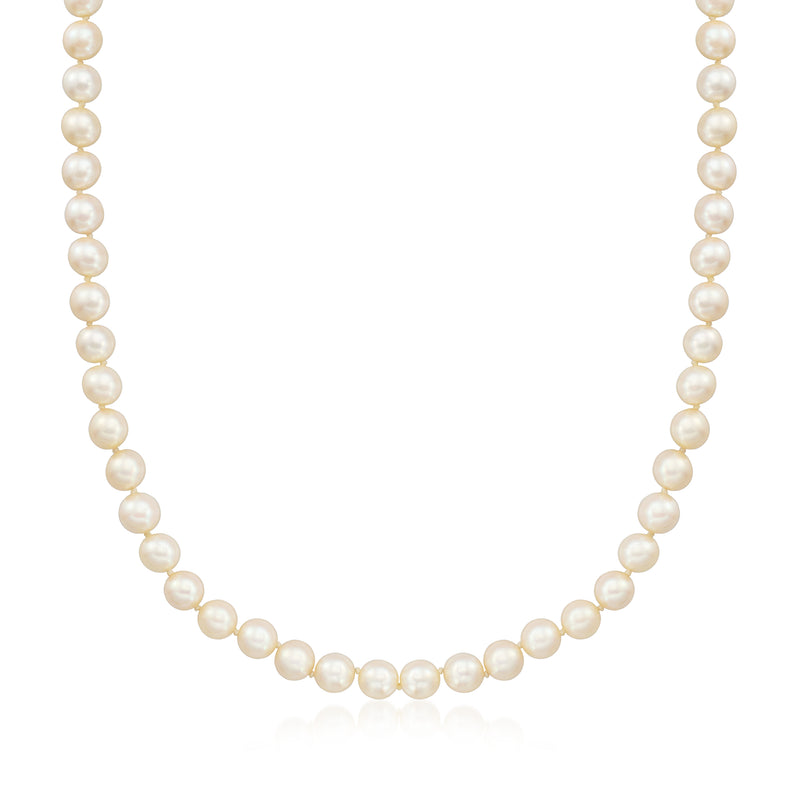 Cultured pearl necklace with round off-white pearls