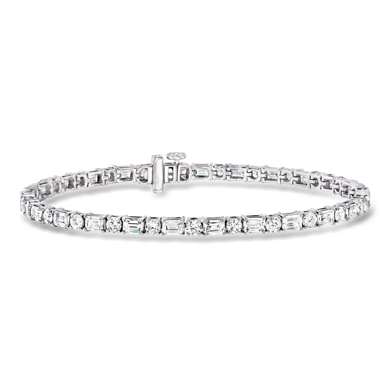 White gold tennis bracelet with round and emerald-cut diamond stones