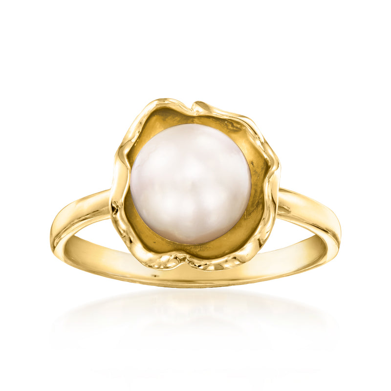 Vintage cultured pearl ring in 14kt yellow gold with round bezel-set pearl