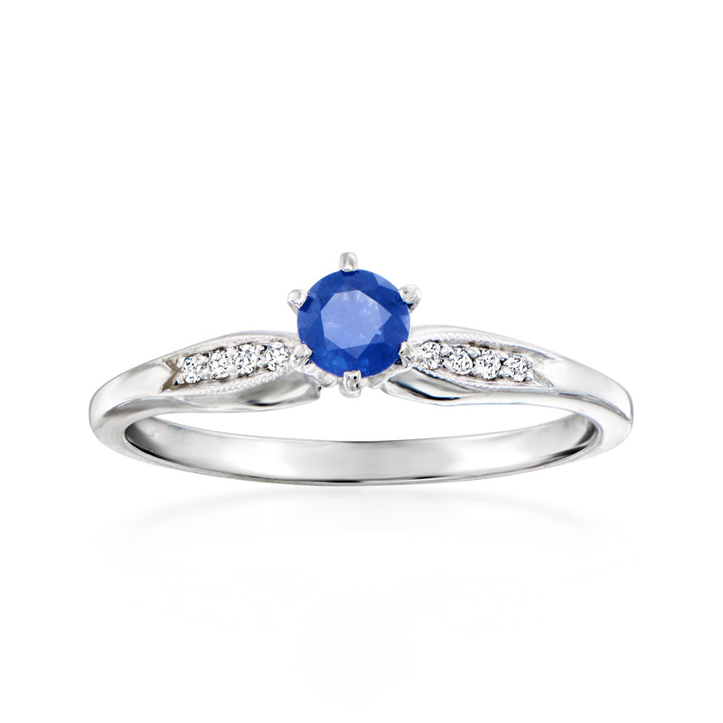 Vintage sapphire and diamond ring in 14kt white gold, round blue center stone