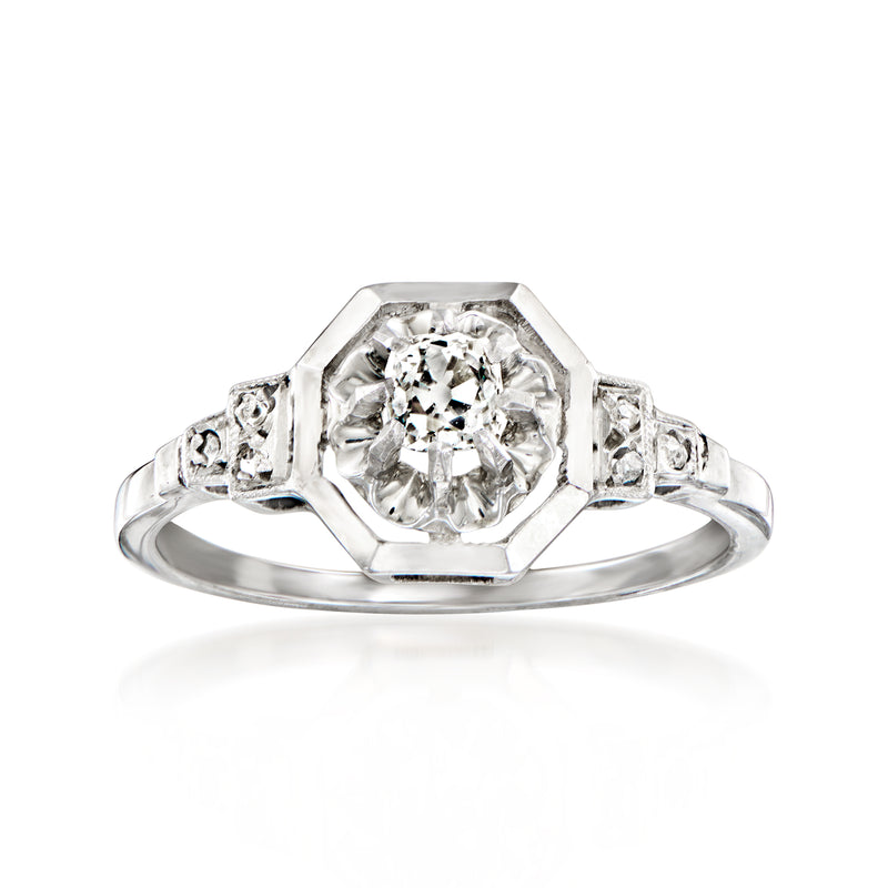 Vintage round diamond ring in 18kt white gold, octagonal setting with side stones