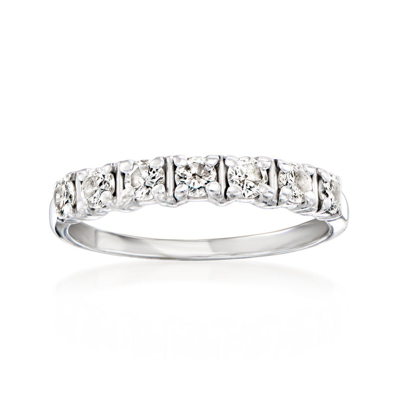 Seven-stone diamond ring in 18kt white gold, round stones on raised band