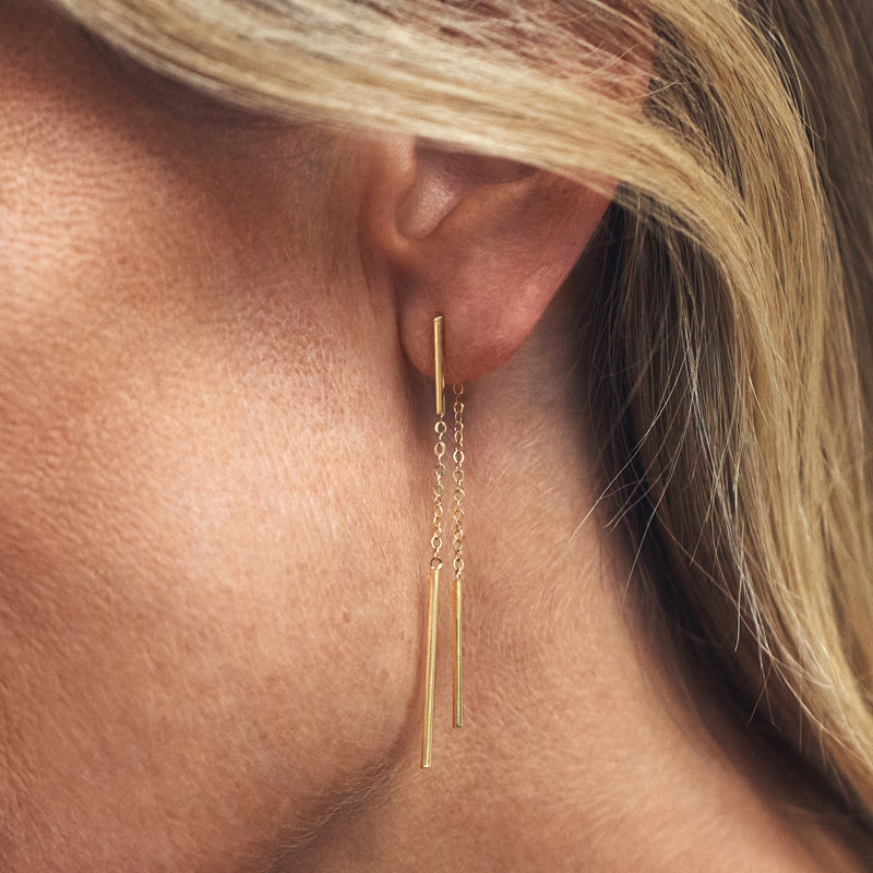 10kt yellow gold drop earring with long vertical chain and thin bar drop