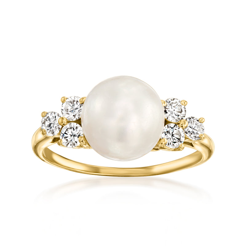 Cultured pearl and diamond ring in 14kt yellow gold with round white center
