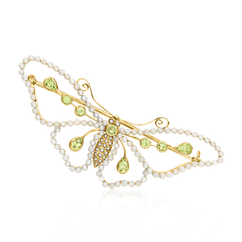 Butterfly lapel pin in 14kt yellow gold with peridot-green stones and seed pearls