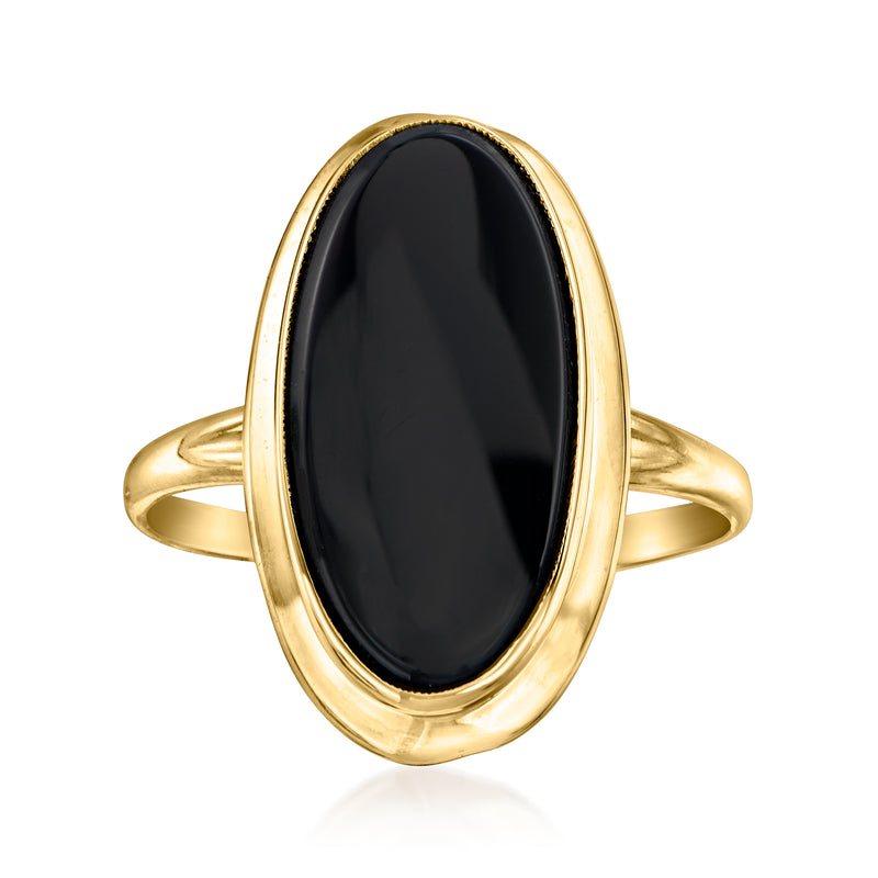 Vintage onyx oval ring in 10kt yellow gold, slim band with raised bezel