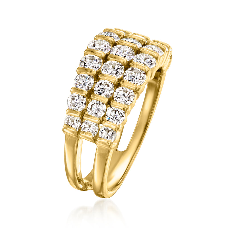 Three-row diamond ring in 18kt yellow gold, side view of round stone settings