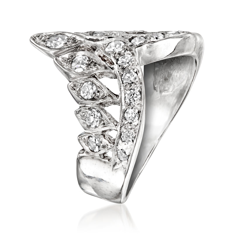 Vintage diamond ring in 14kt white gold with sculpted crown and prong-set round stones