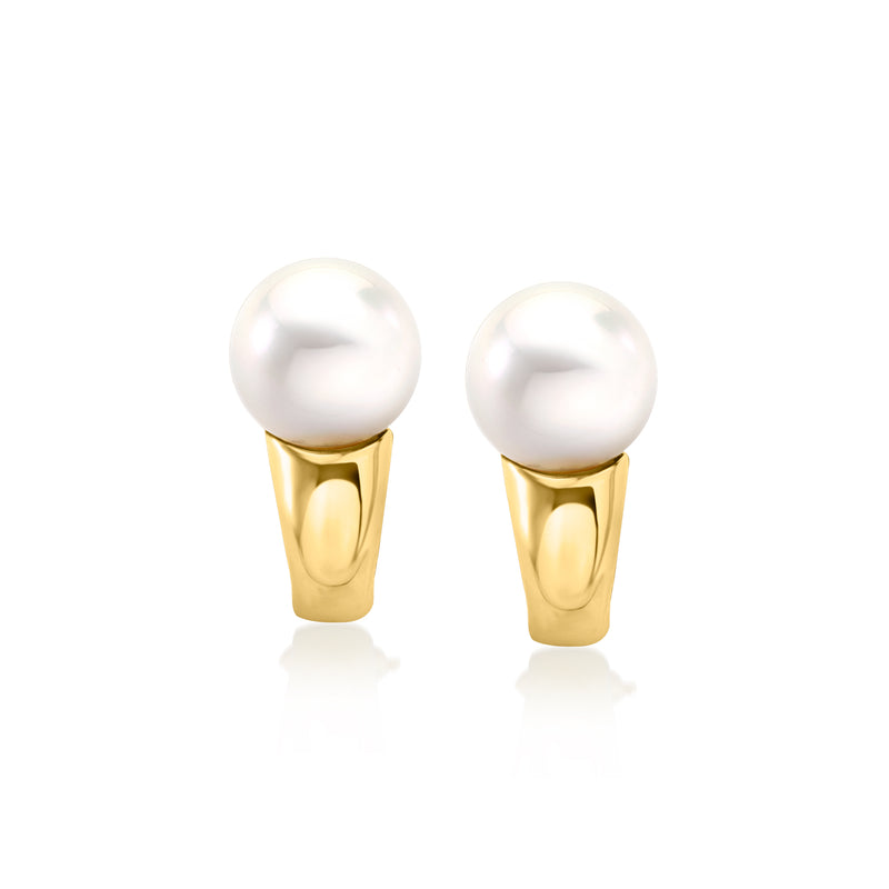 Cultured pearl stud earrings with 18kt yellow gold setting, shiny white pearls