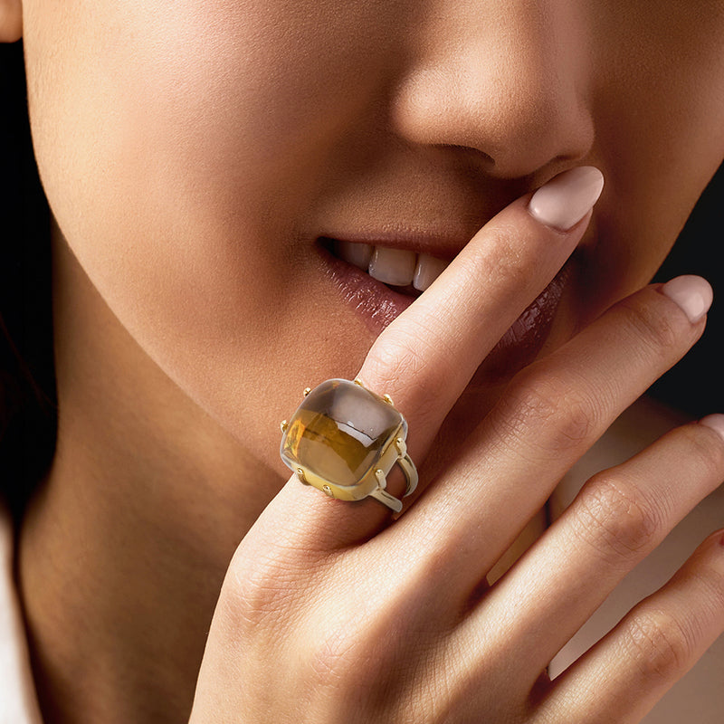 Citrine gemstone cocktail ring in 18kt yellow gold, worn on hand