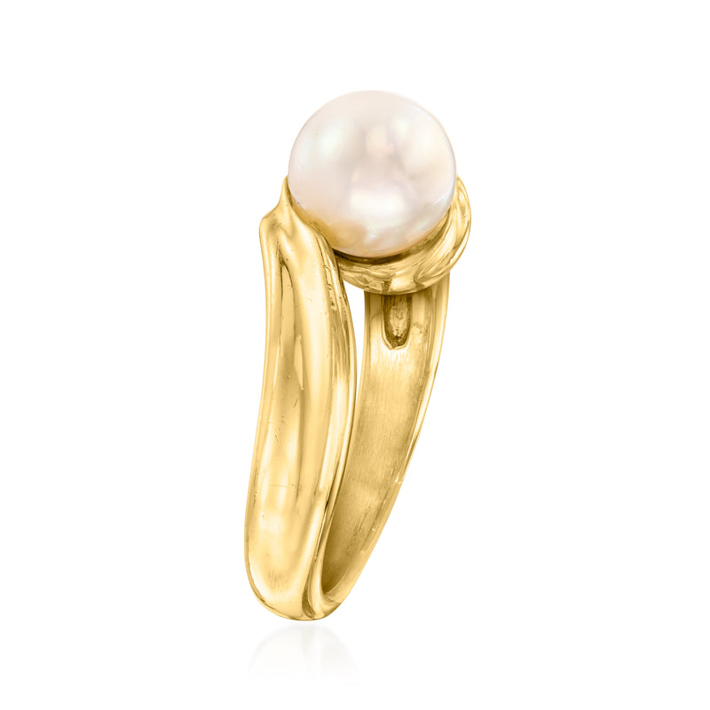 Cultured pearl ring in polished yellow gold, side view of twisted band