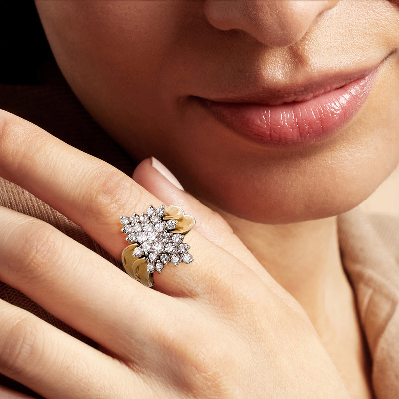 Diamond cluster ring in 14kt yellow gold, round stones on the finger