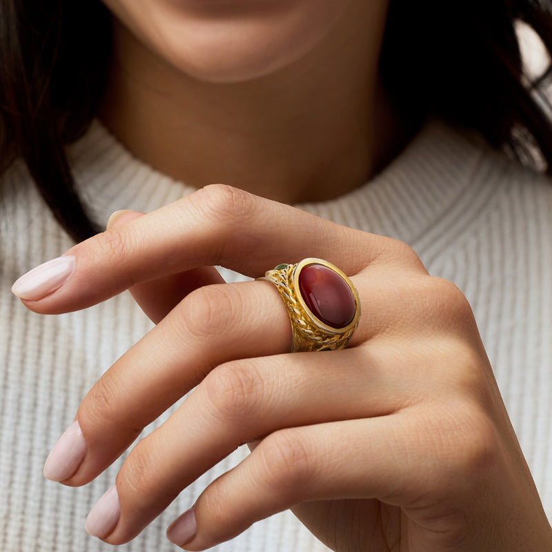 Vintage 9kt gold ring with oval red carnelian center and gold filigree setting