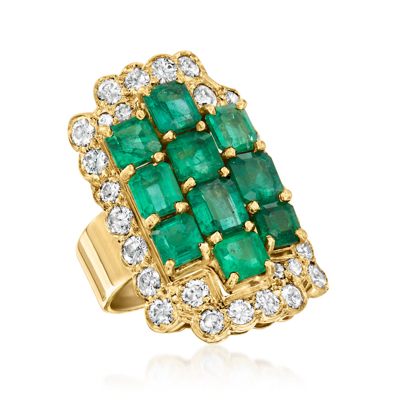 Vintage emerald and diamond cluster ring in 18kt yellow gold, close-up top view