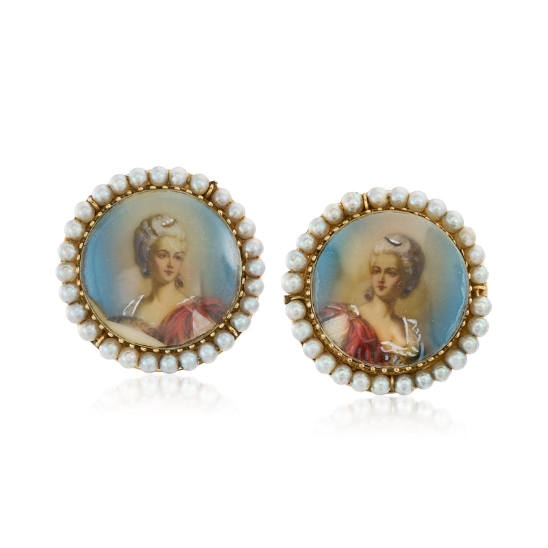 Oval portrait stud earrings in gold with cultured pearl bezel