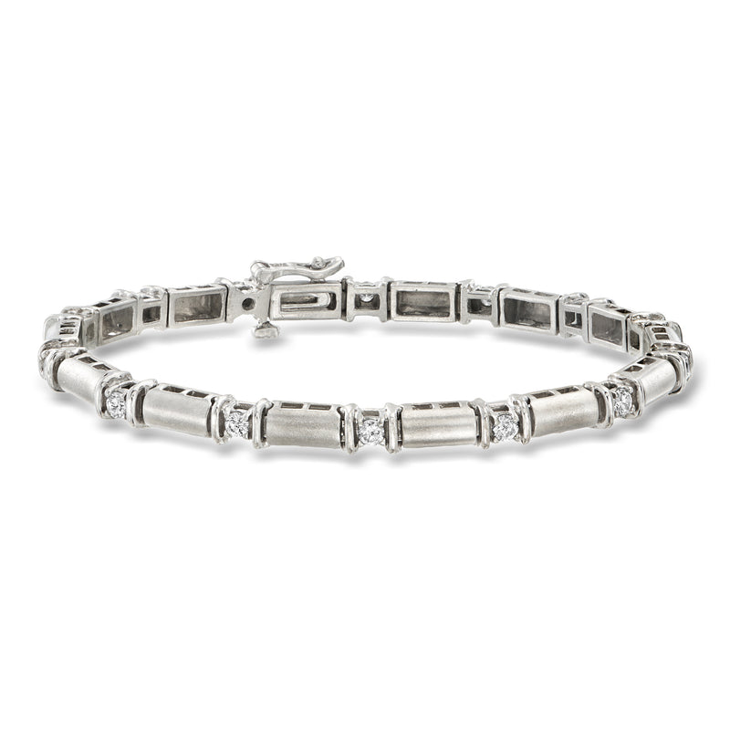 Vintage diamond tennis bracelet in 14kt white gold with rectangular stone settings