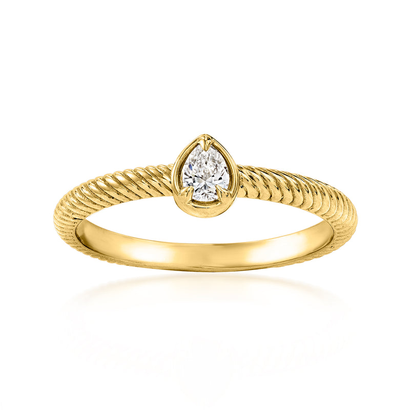 Gold twisted ring with pear-shaped lab-grown diamond center