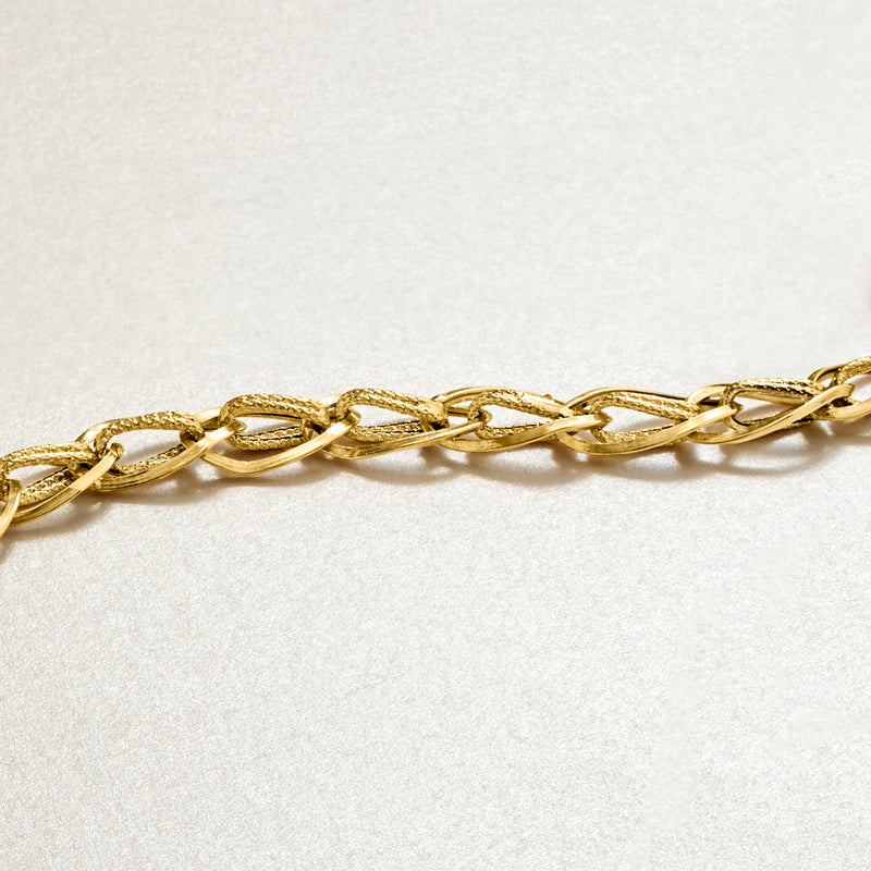 Close-up of 10kt yellow gold twisted double-oval link bracelet chain