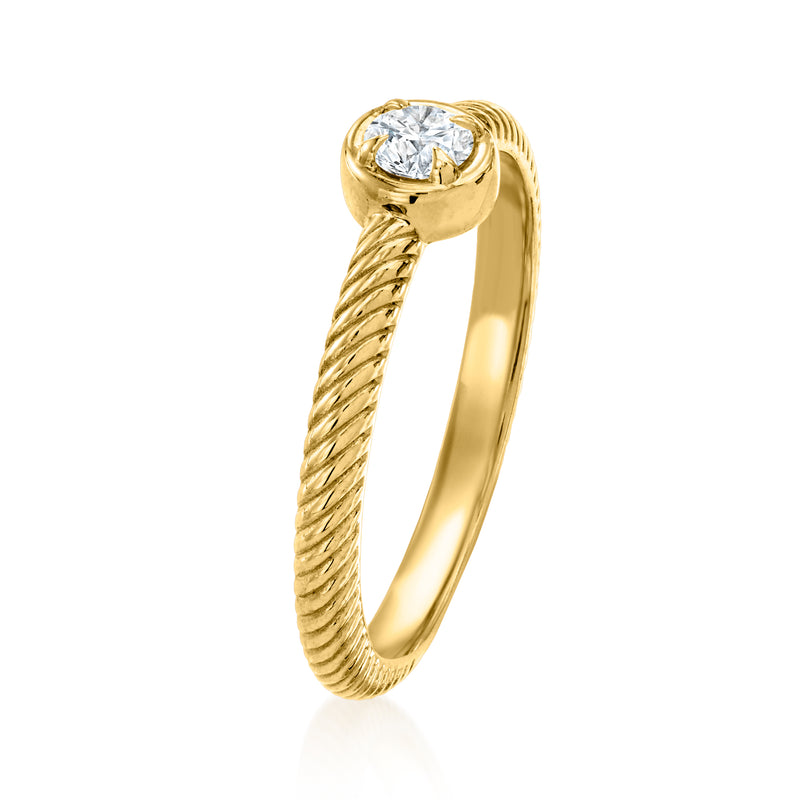 Twisted rope-texture gold ring with round lab-grown diamond center stone