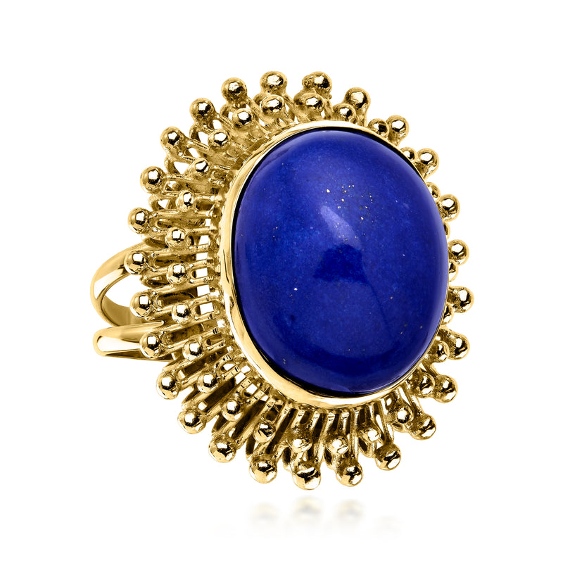 Vintage lapis cabochon ring in 18kt yellow gold with oval blue center and textured sunburst