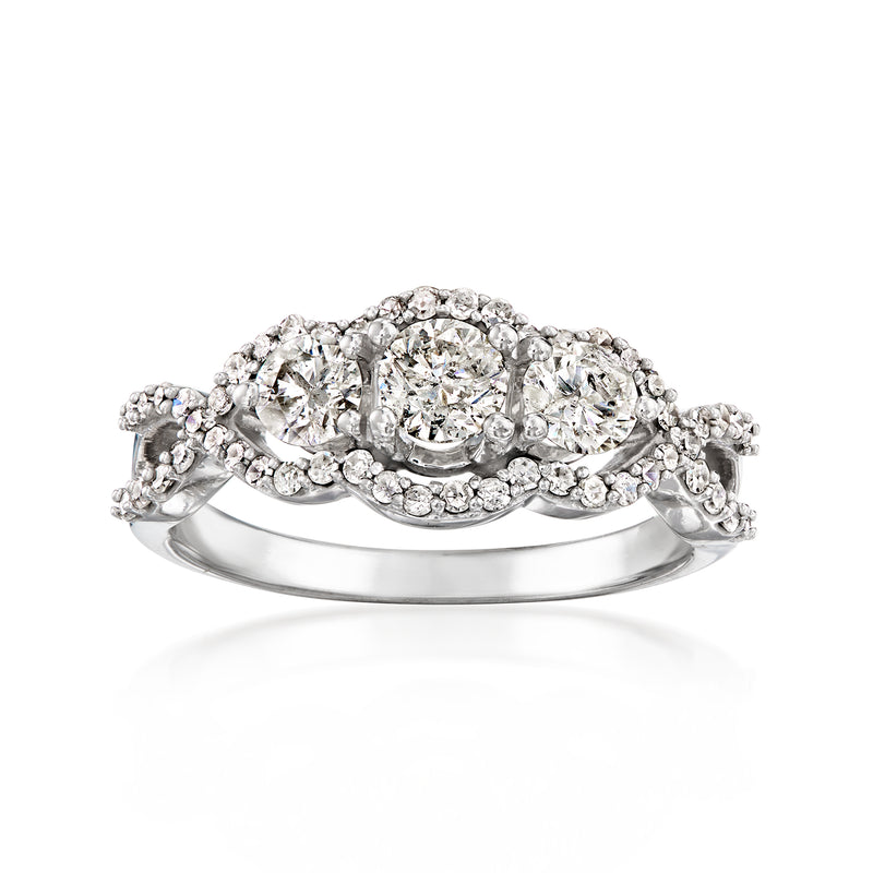 Vintage diamond ring in 14kt white gold with three round diamond clusters