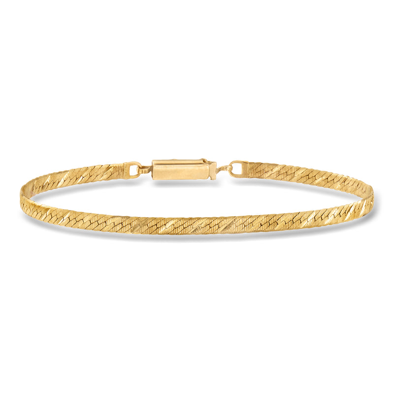 Yellow gold herringbone diamond-cut bracelet with rectangular box clasp