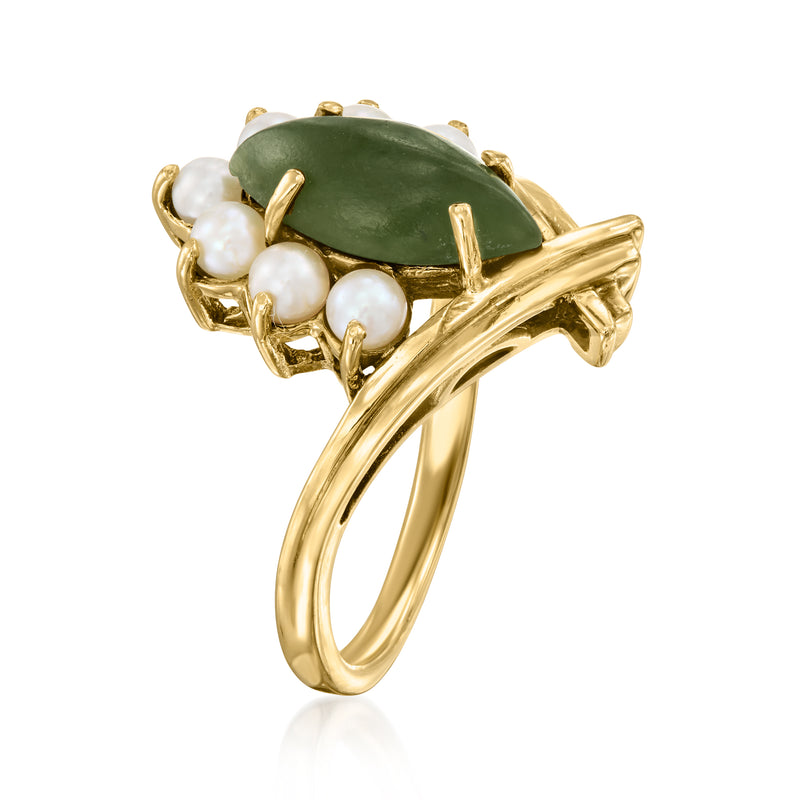 Vintage 10kt yellow gold ring with large green nephrite stone and pearl side details