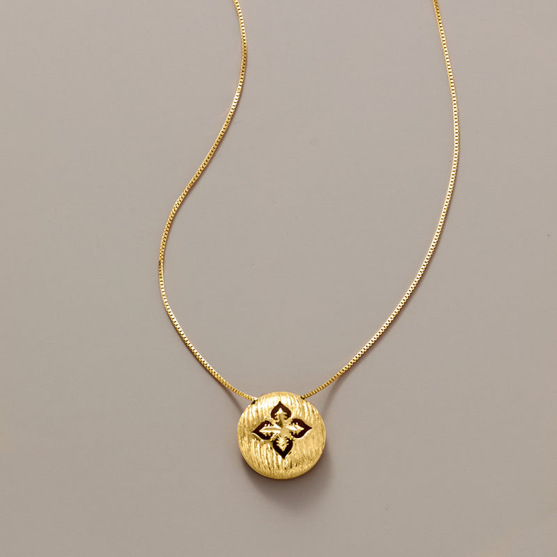 Yellow gold chain necklace with large round engraved Florentine-style medallion