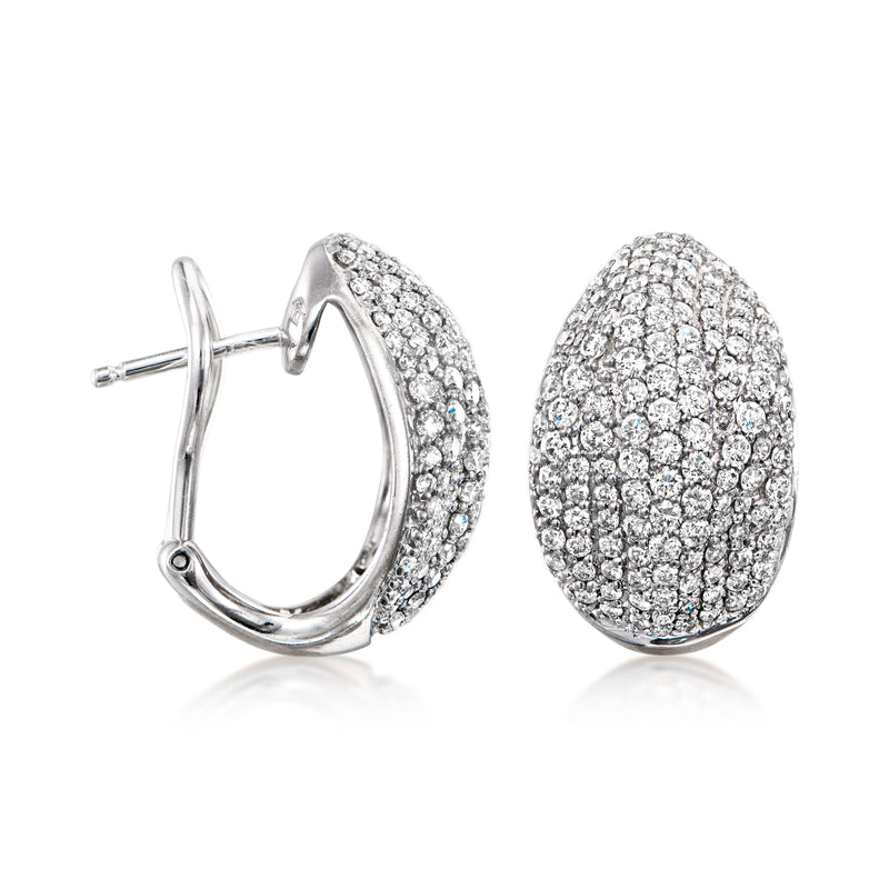 Diamond curved earrings in 18kt white gold with pavé setting and clip/post back