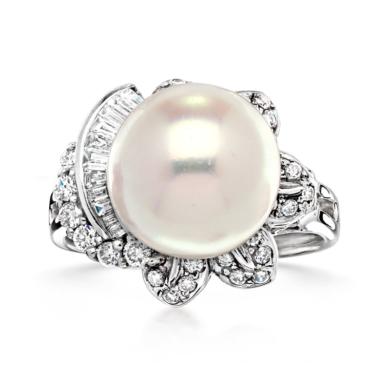 Cultured pearl and diamond cluster ring in 18kt white gold, large round pearl centerpiece