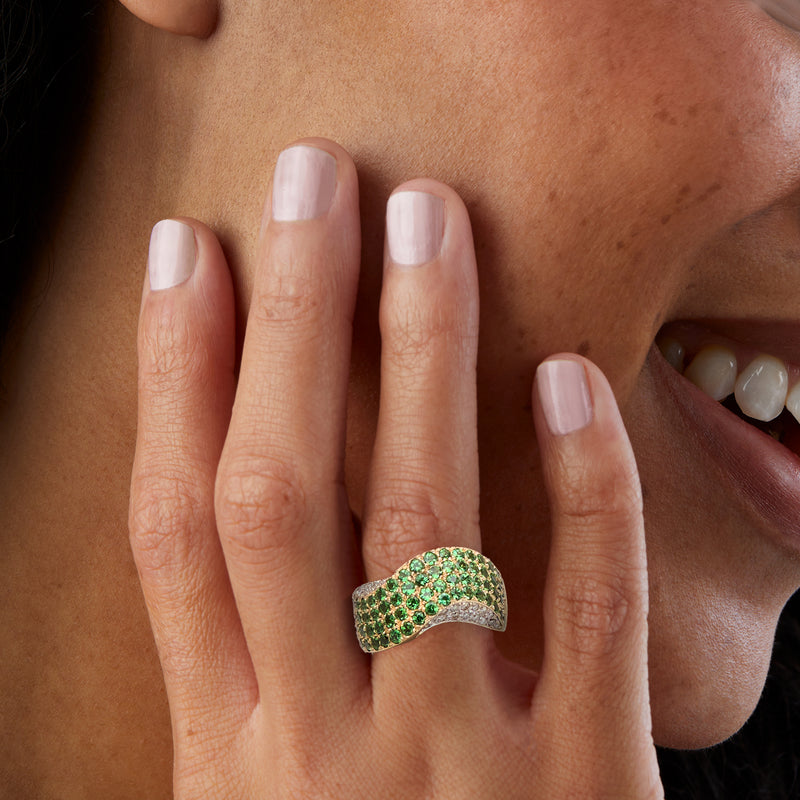 Vintage 14kt yellow gold wave ring with tsavorite and diamond pavé