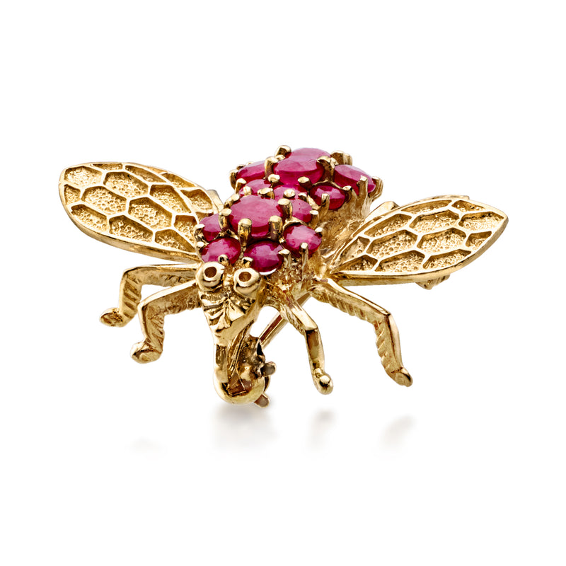Bumblebee pin in 14kt yellow gold with ruby round stones and engraved wing details