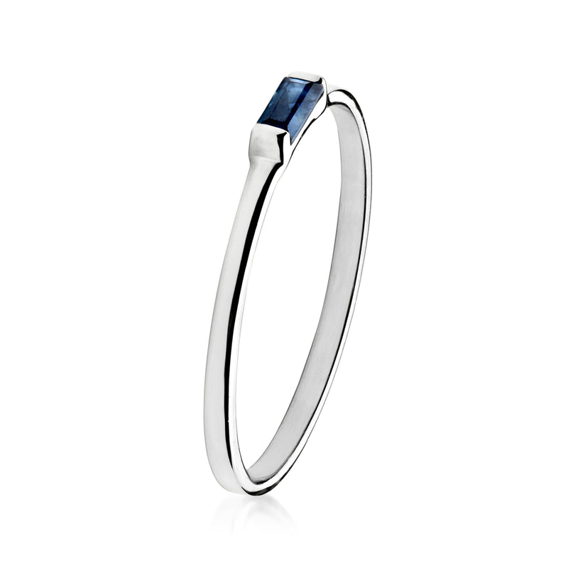 10kt white gold sapphire ring with raised square blue center stone